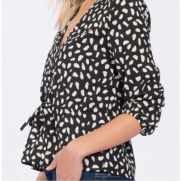 Everly Women's Black and White Wild Thang Blouse Tie Waist Size M EUC - Picture 3 of 7